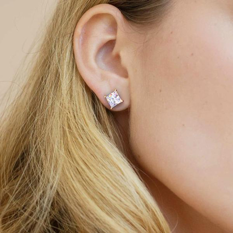 Sparkle in Style: 925 Sterling Silver Cubic Zirconia Stud Earrings