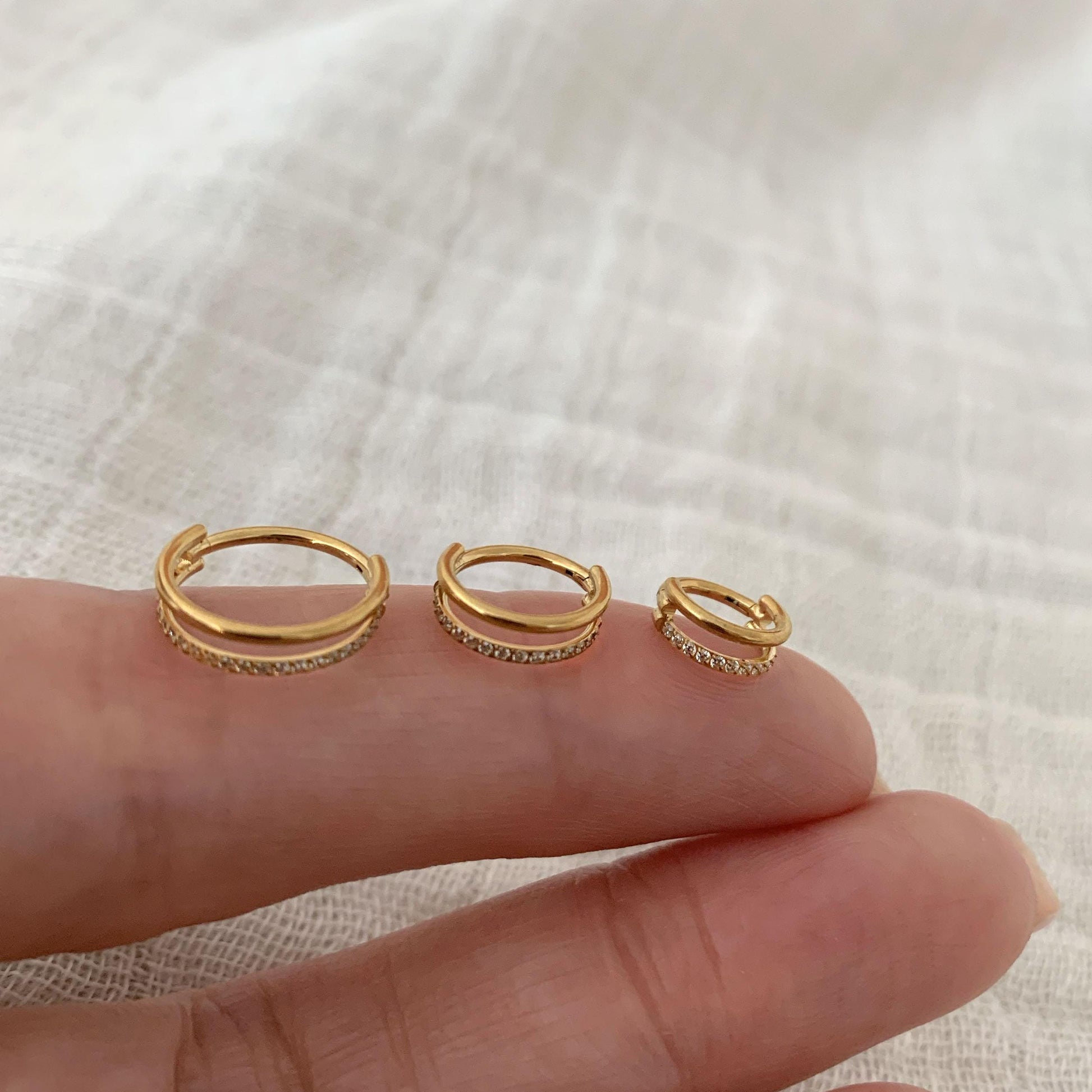 Versatile 18G/16G Titanium Double Hinge Hoop - Perfect for Nose, Septum, Cartilage, and Helix Piercings!