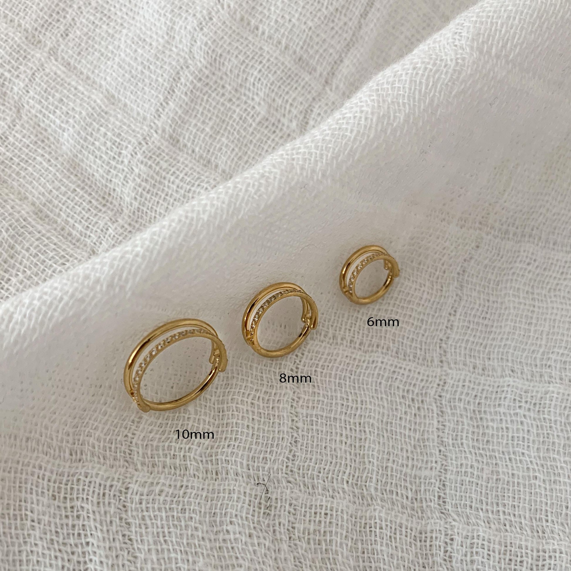 Versatile 18G/16G Titanium Double Hinge Hoop - Perfect for Nose, Septum, Cartilage, and Helix Piercings!